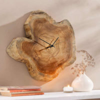 Originální model nástěnných hodin ze dřeva