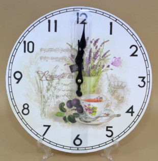 Dřevěné nástěnné hodiny do kuchyně s levandulí