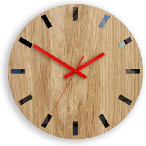 Nástěnné dřevěné hodiny v působivém designu