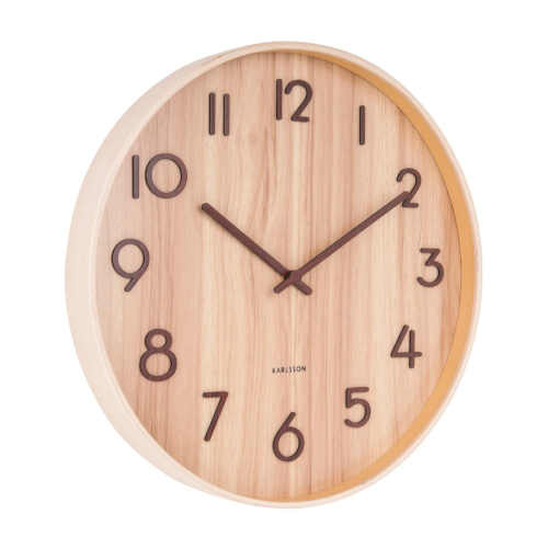 dřevěné hodiny v minimalistickém stylu